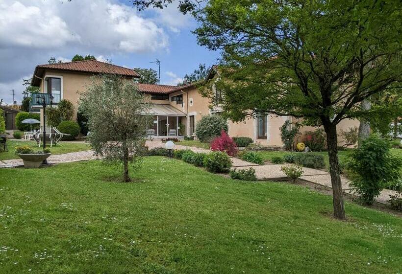 标准工作室, Hôtel Studios Les Acacias