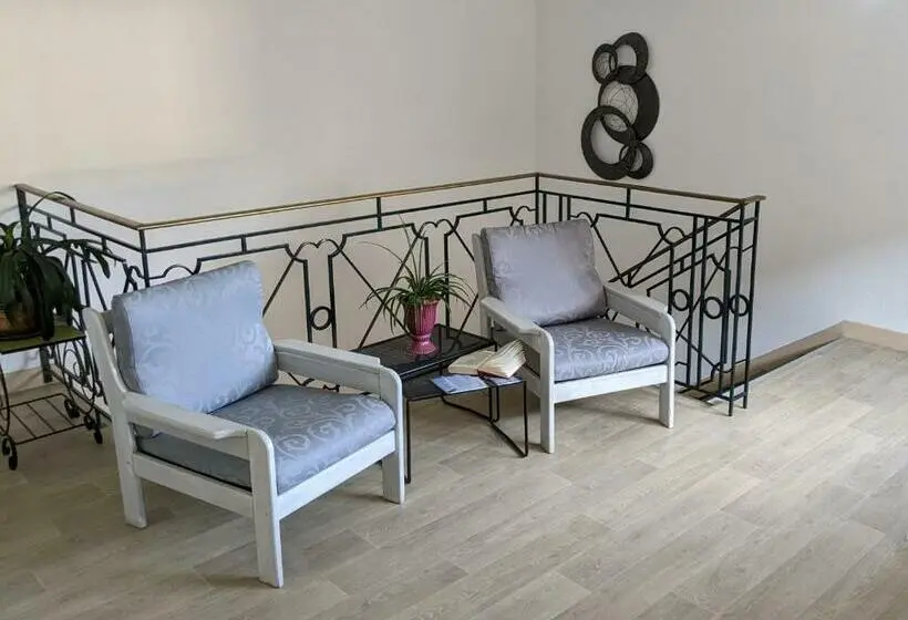 Standard-studio, Hôtel Studios Les Acacias
