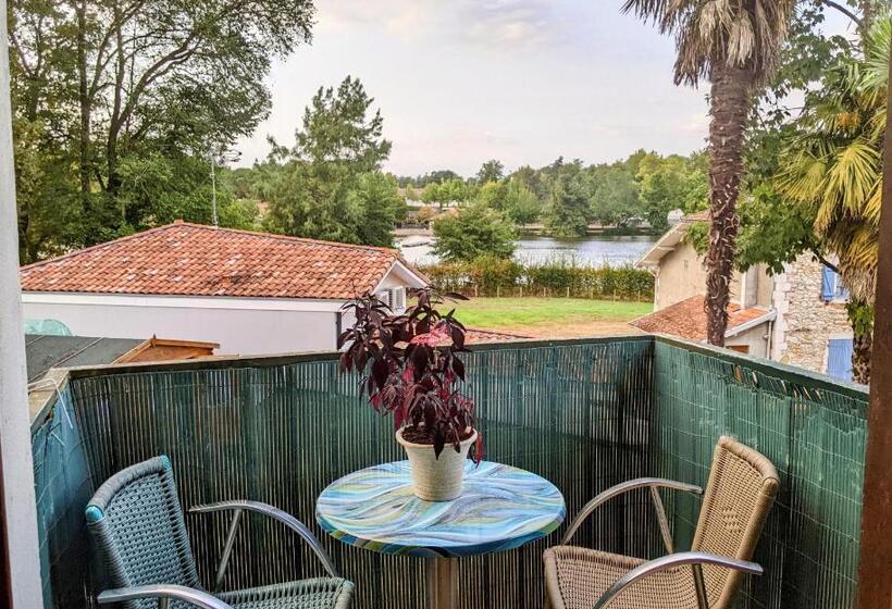 标准工作室, Hôtel Studios Les Acacias