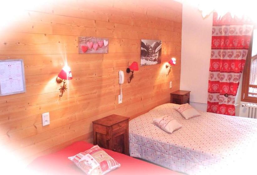 غرفة قياسية ثلاثية, Hôtel Viallet