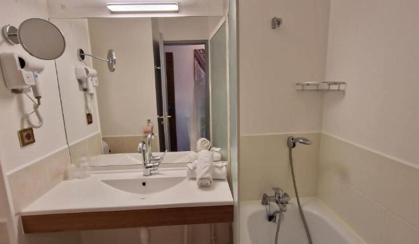 Номер Комфорт, Kyriad Direct Arpajon