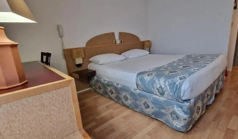 Budget Værelse, Kyriad Direct Arpajon