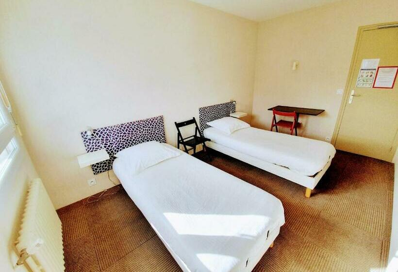 חדר משפחתי, Le Toul  Broch