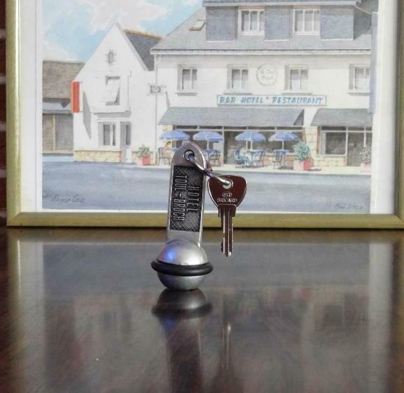 חדר משפחתי, Le Toul  Broch