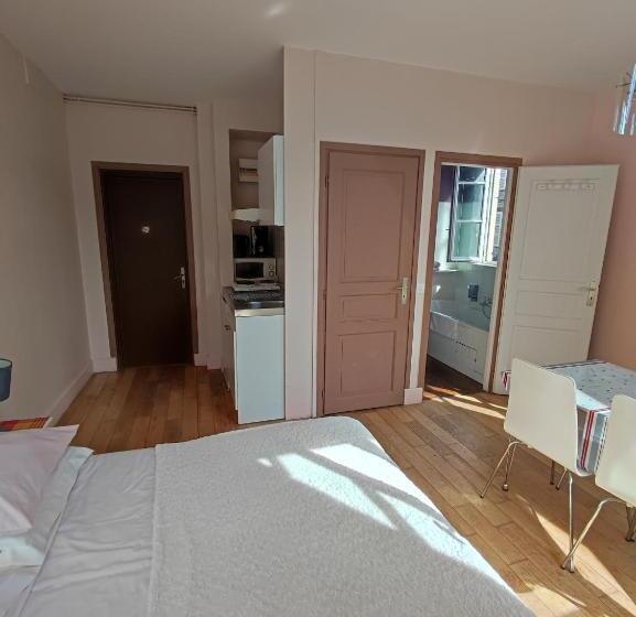 标准工作室, Les Galets Bleus