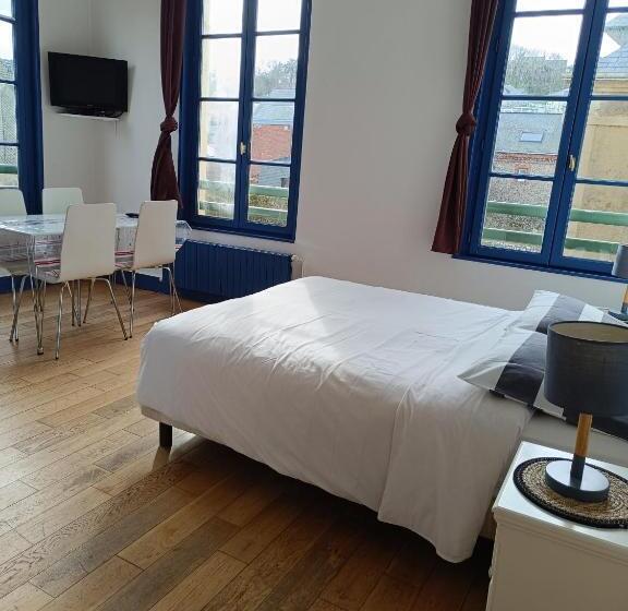 标准工作室, Les Galets Bleus