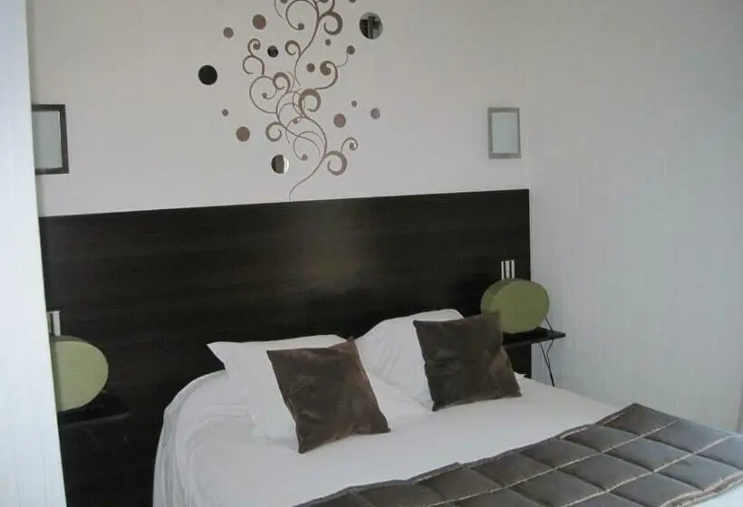 Standard Single Room, Restaurant Rive Gauche