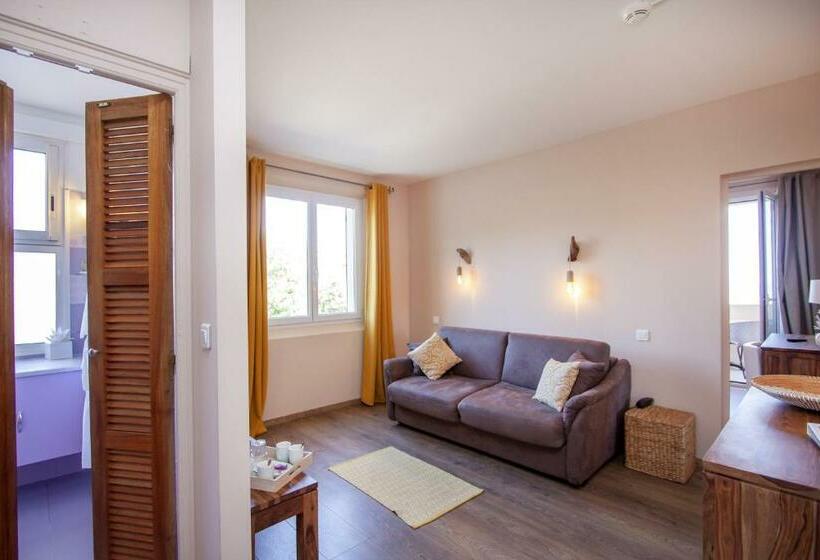 디럭스 패밀리 룸, Scandola