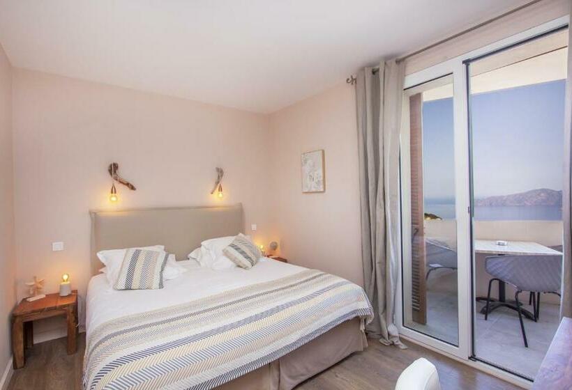 디럭스 패밀리 룸, Scandola