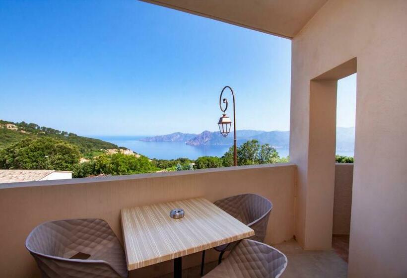 디럭스 패밀리 룸, Scandola