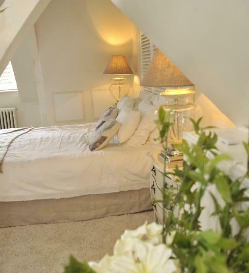 جناح إدارى, Bienvenue Chez Nous