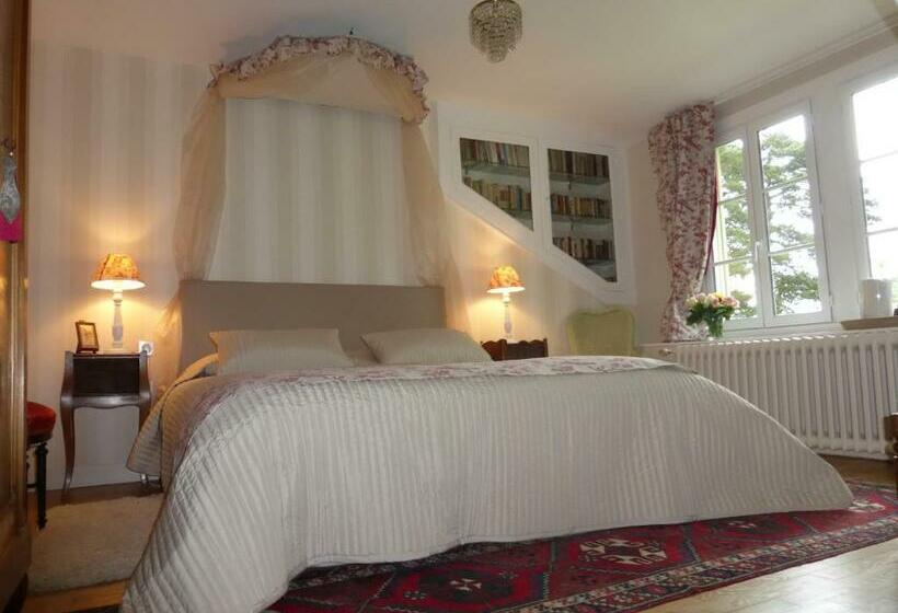 Номер Deluxe Вид на Бассейн, Domaine Du Bouloy