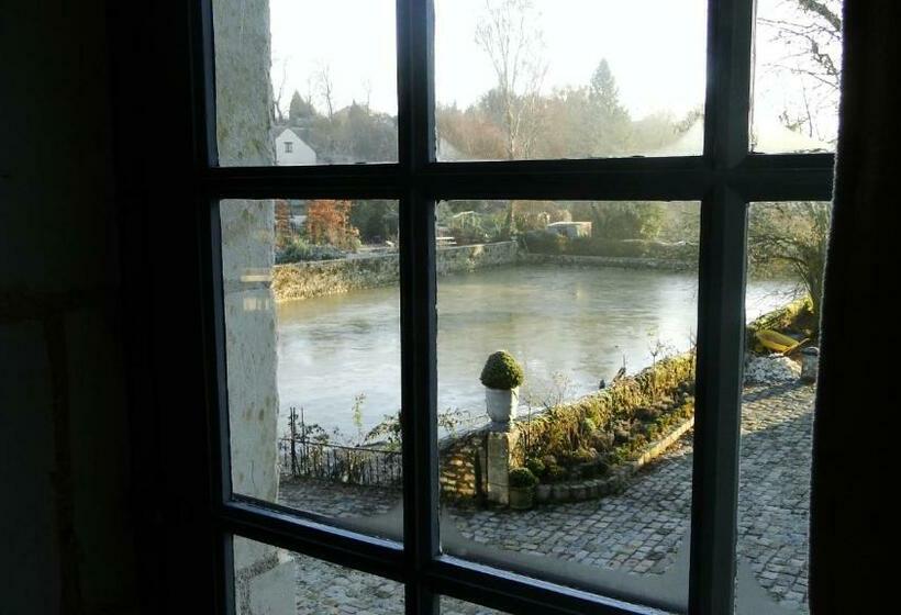 جناح عائلي, Les Douves