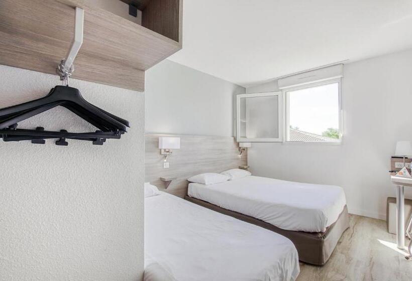 Номер Стандарт Трехместный, Brit Hotel Clermont Lʼhérault
