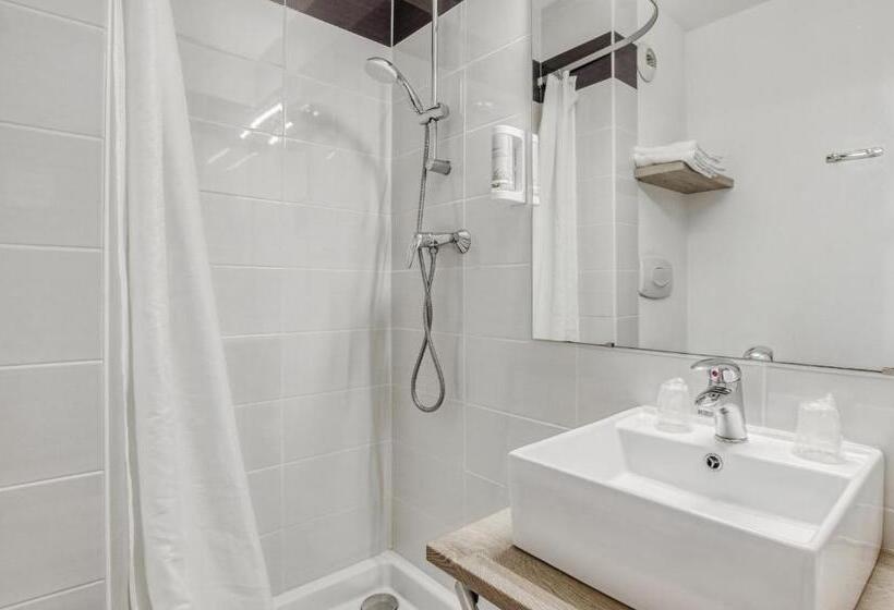 غرفة قياسية ثلاثية, Brit Hotel Clermont Lʼhérault