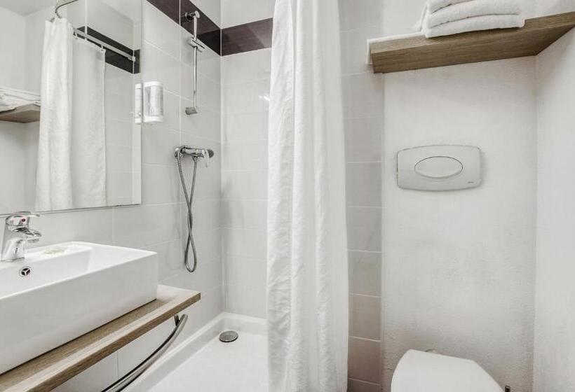 غرفة قياسية رباعية, Brit Hotel Clermont Lʼhérault