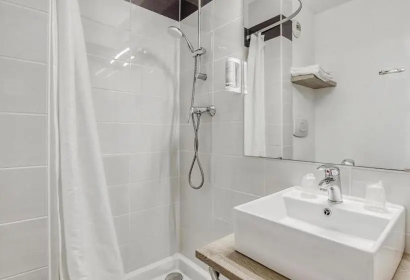 Standard Neljän Hengen Huone, Brit Hotel Clermont Lʼhérault