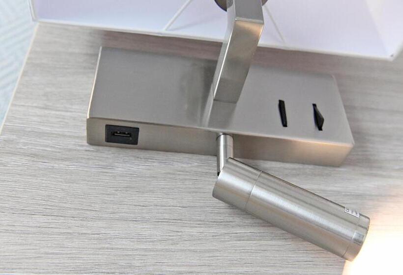 غرفة قياسية رباعية, Brit Hotel Clermont Lʼhérault