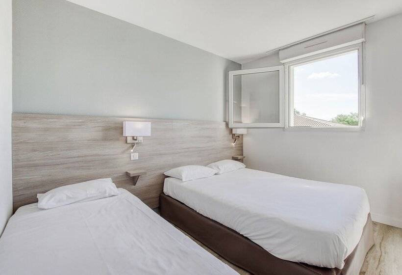 غرفة قياسية ثلاثية, Brit Hotel Clermont Lʼhérault