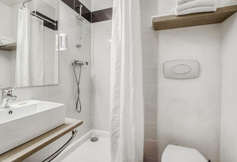 غرفة قياسية ثلاثية, Brit Hotel Clermont Lʼhérault