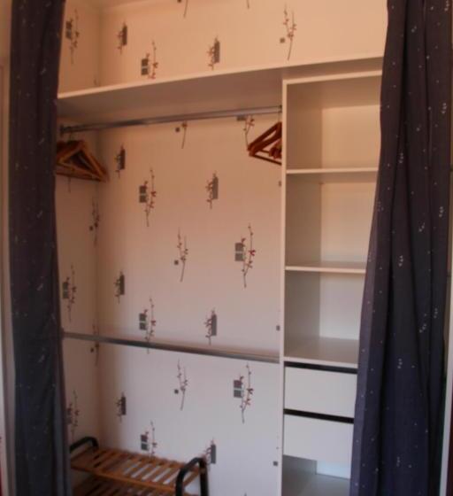 四人标准间, Au Petit Bonheur