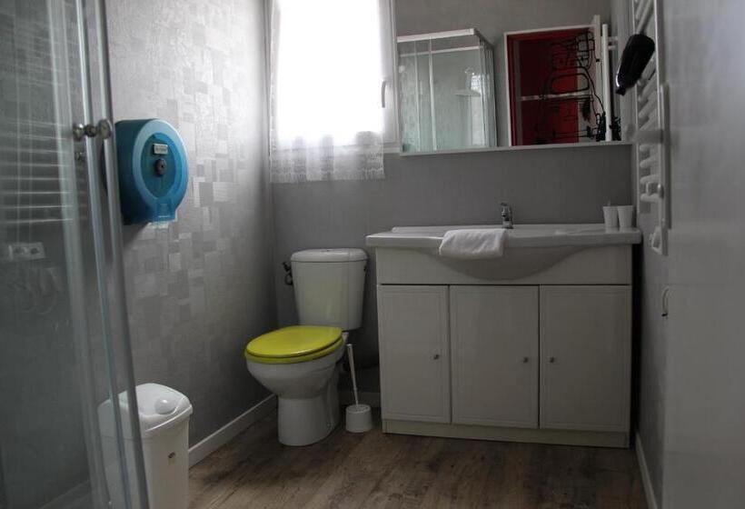 四人标准间, Au Petit Bonheur