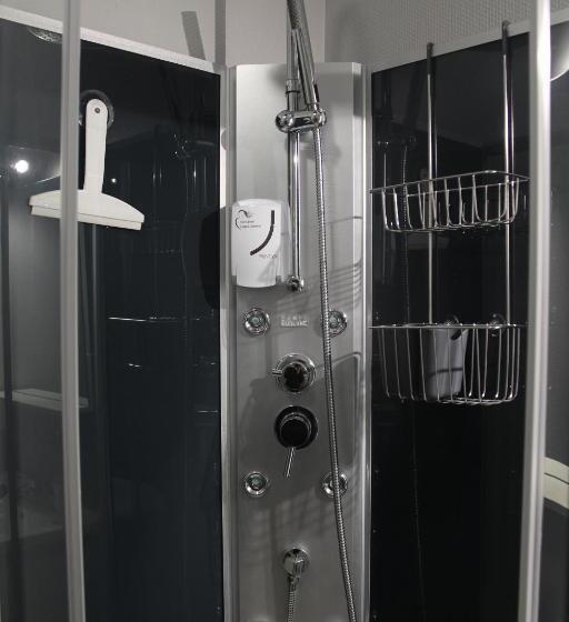 标准间, Au Petit Bonheur