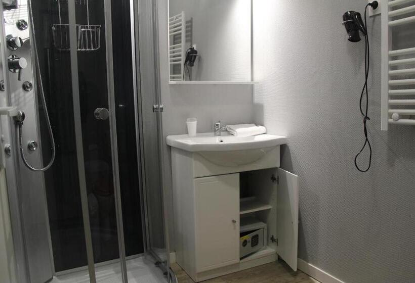 标准间, Au Petit Bonheur