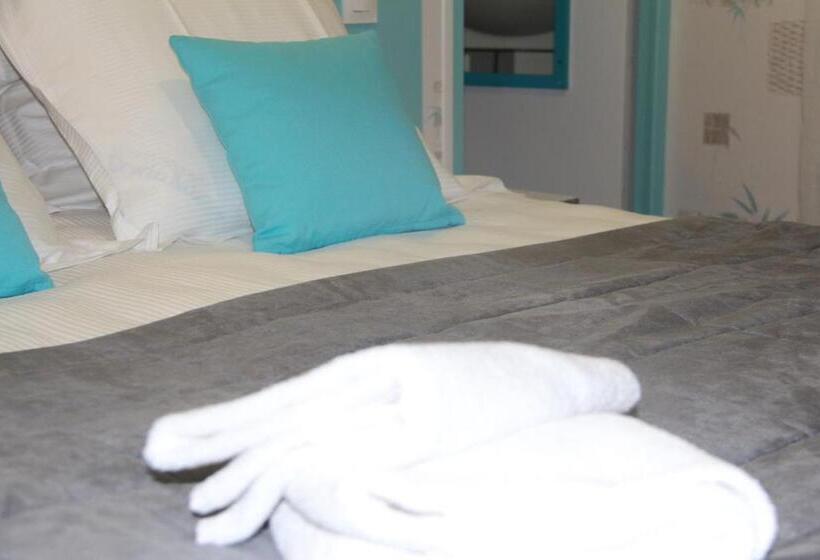 标准间, Au Petit Bonheur