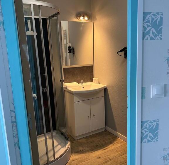 标准间, Au Petit Bonheur