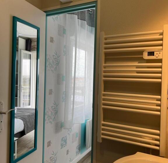 标准间, Au Petit Bonheur