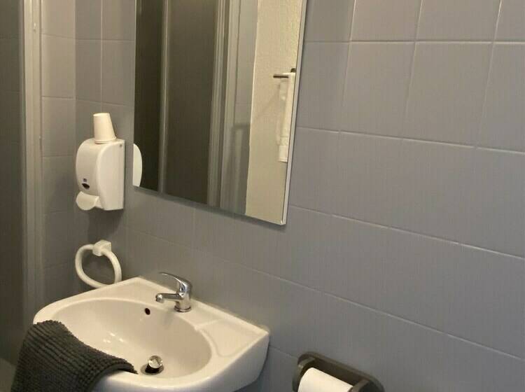 标准三人间, öbout Du Quai