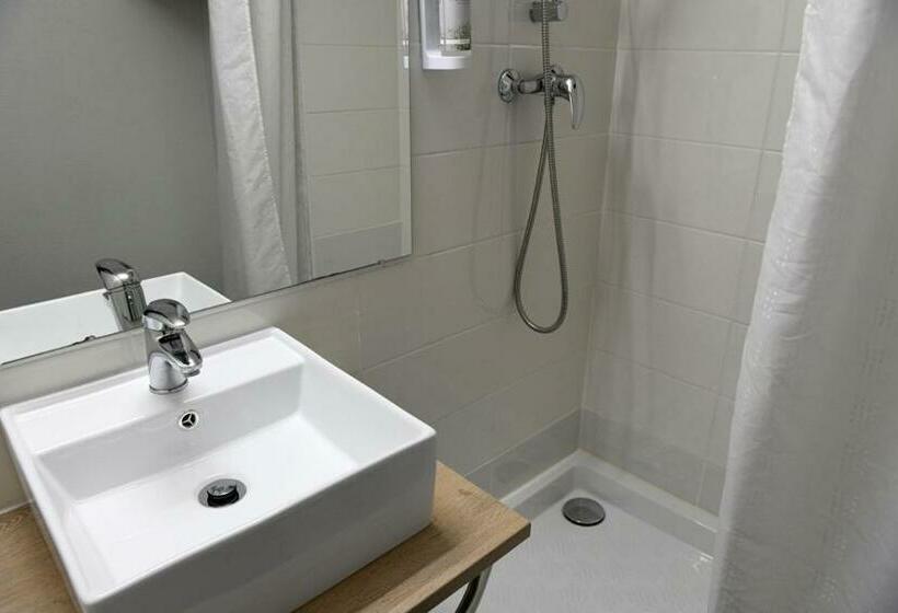 غرفة قياسية, Brit Hotel Clermont Lʼhérault