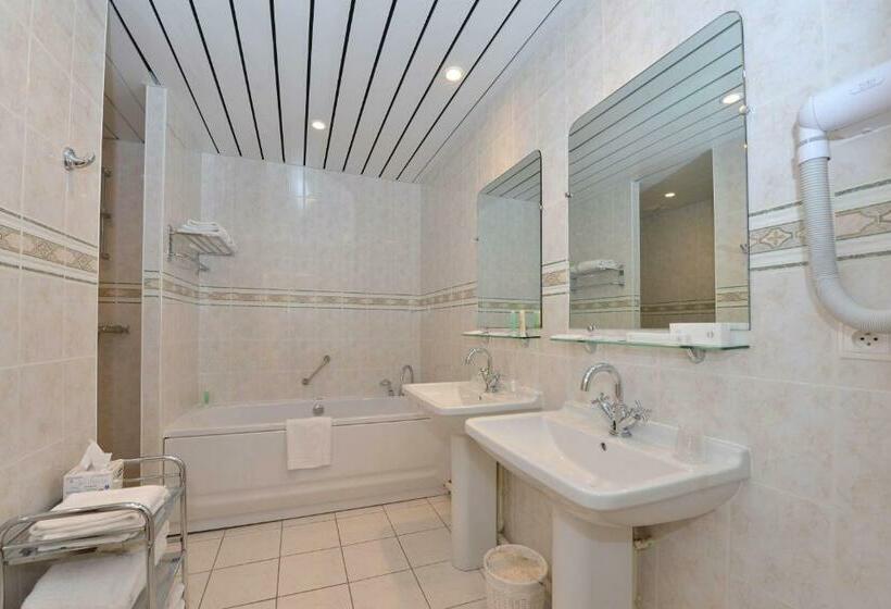 סוויטה, Castel Jeanson