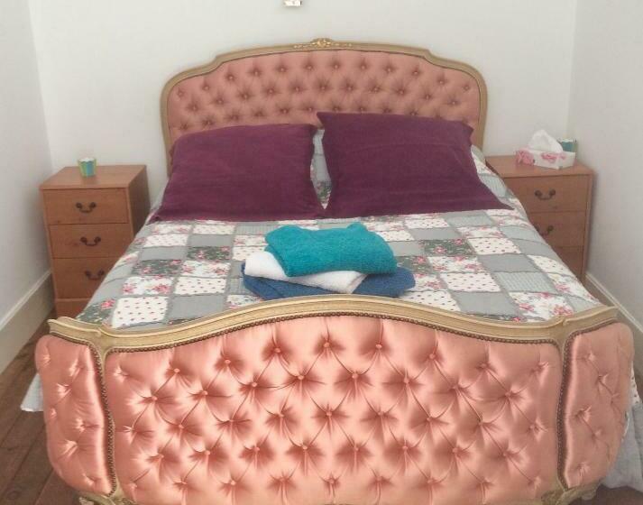 이코노미 룸, Hôtel De France Et De Russie