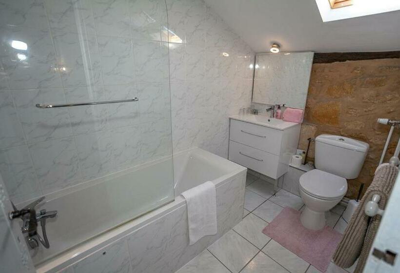 패밀리 룸, Hôtel De France Et De Russie