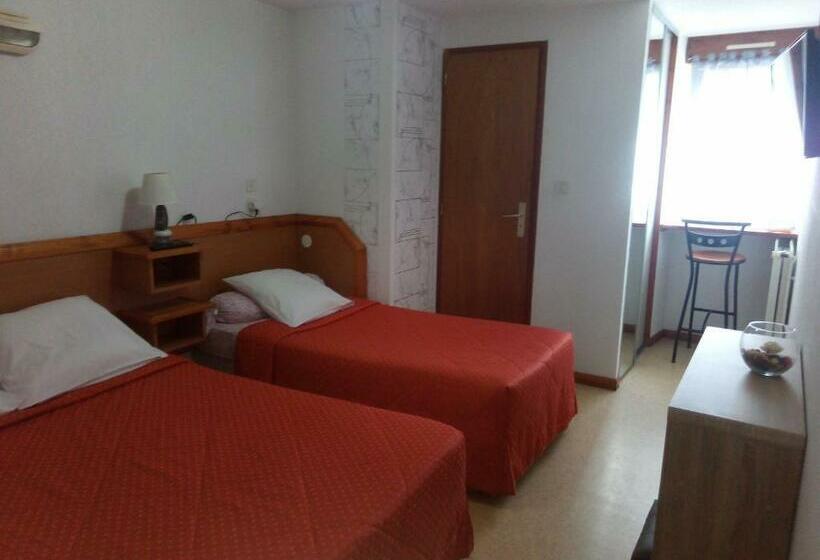 اتاق استاندارد سه نفره, Hôtel Des Touristes