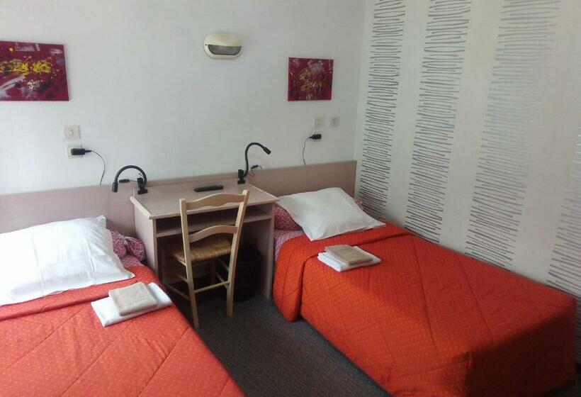 غرفة قياسية, Hôtel Des Touristes