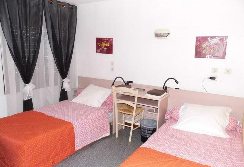 غرفة قياسية, Hôtel Des Touristes