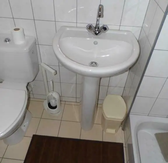 Standard Yhden Hengen Huone, Hôtel Des Touristes