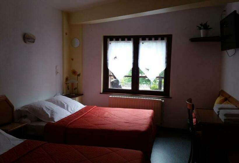 غرفة قياسية رباعية, Hôtel Des Touristes