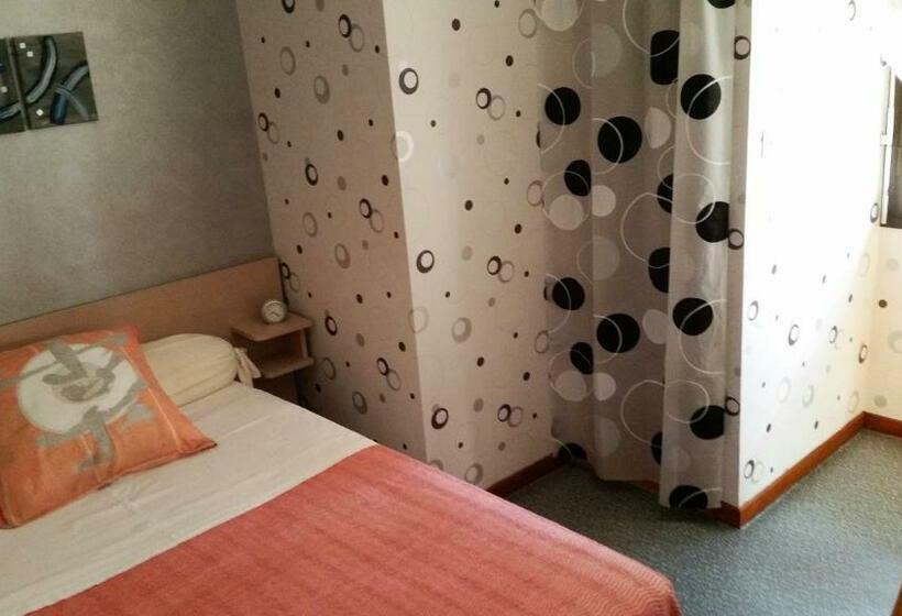 اتاق استاندارد یک نفره, Hôtel Des Touristes