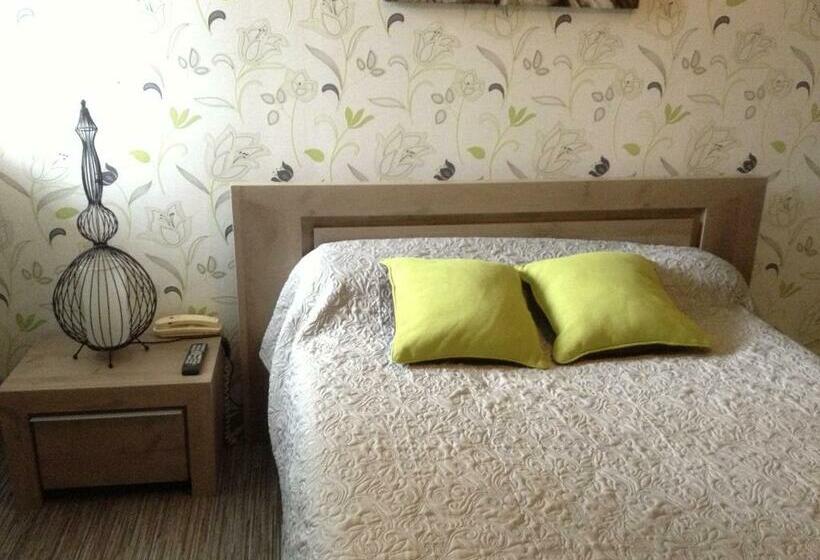 غرفة قياسية, L Hôtel L Astrée