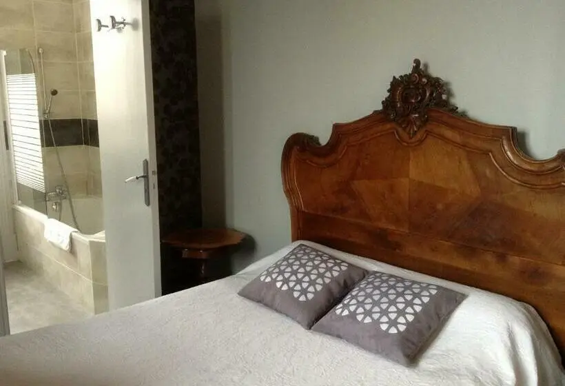 Standard Kolmen Hengen Huone, L Hôtel L Astrée