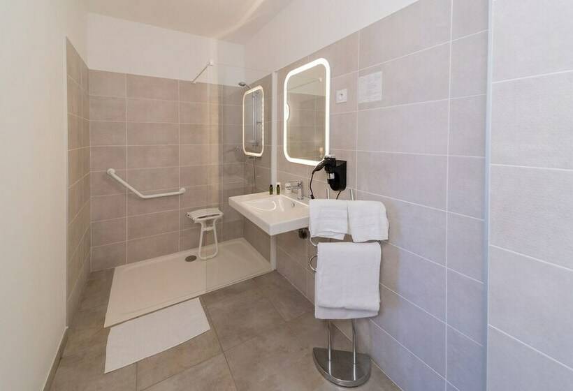 غرفة قياسية, L Horloge Gourmande