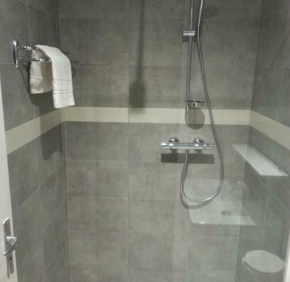 스탠다드 트리플 룸, Hôtel Restaurant Le Blueberry