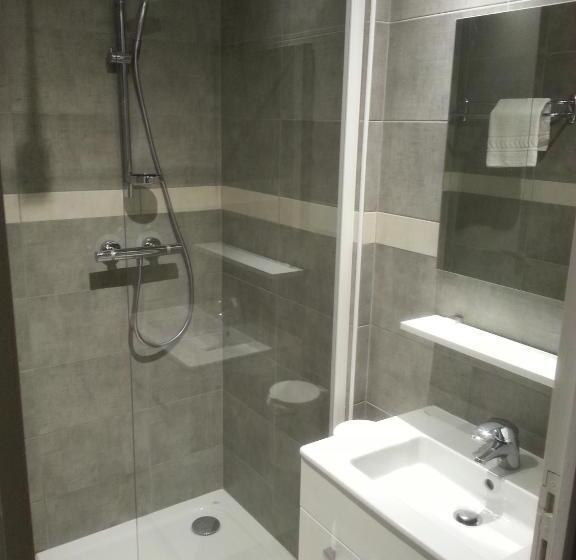 스탠다드 트리플 룸, Hôtel Restaurant Le Blueberry