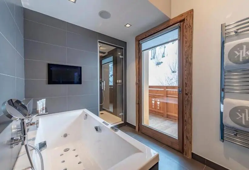 Junior Suite with Balcony