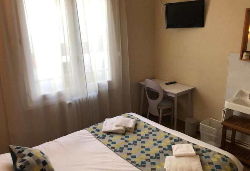 غرفة عائلية مطلّة علي الحديقة, Maison Richet