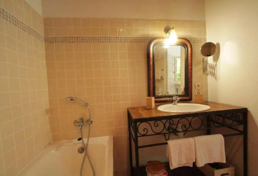 庭の見える1ベッドルームアパートメント, Le Pavillon Vert B&b